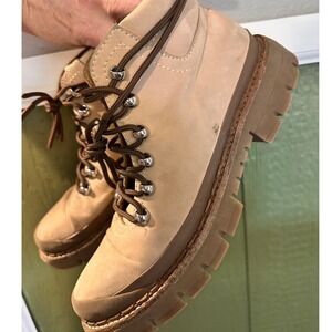 Marc Fisher LTD Wmn's Cairy Hiker Boots Tan Suede Sz 9M Lug Sole Combat